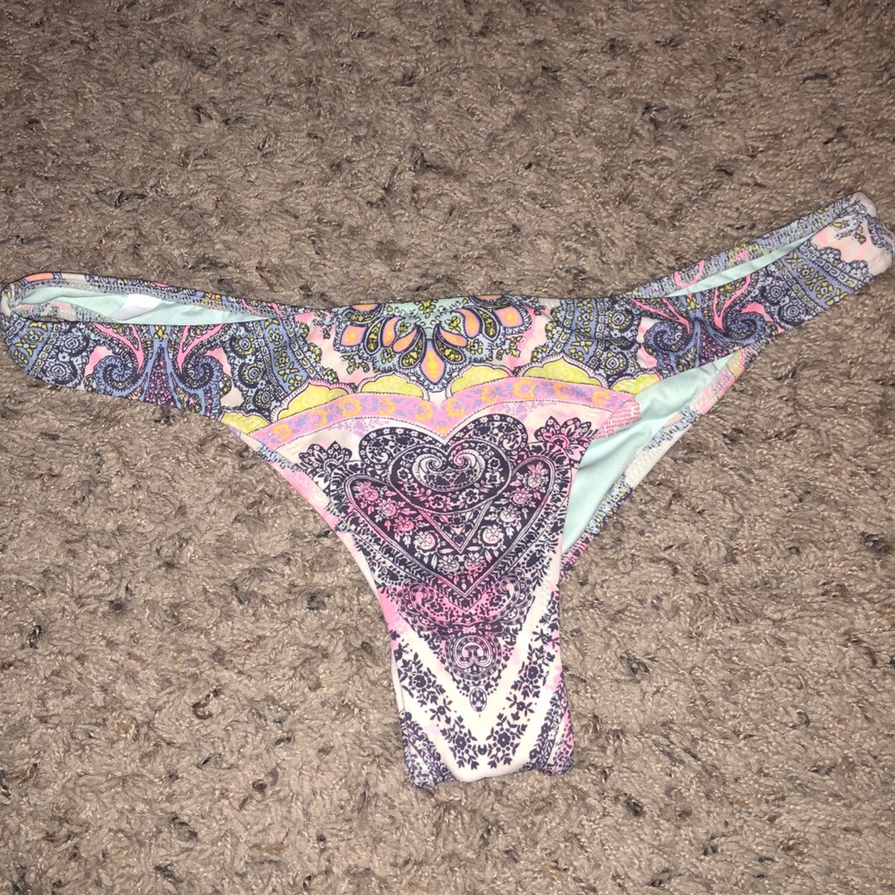 Cheeky swim bottoms